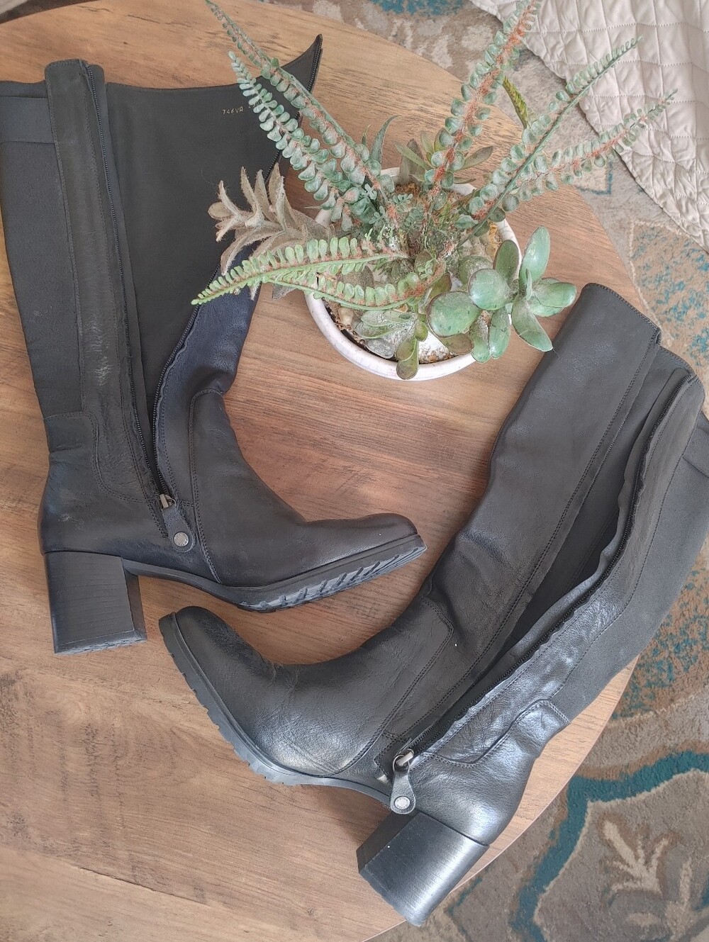 Black Knee-High Leather Boots - Classic Women's Riding Style